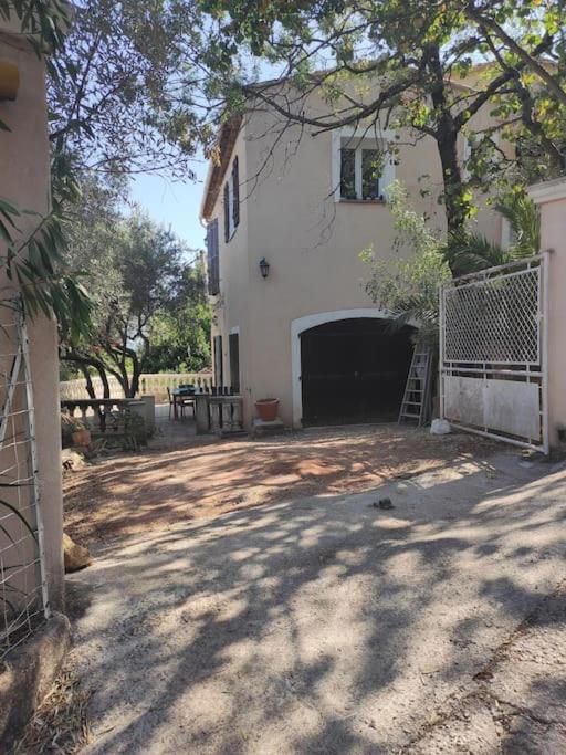 T2 En Rez De Chaussee De Villa A Cuers Εξωτερικό φωτογραφία