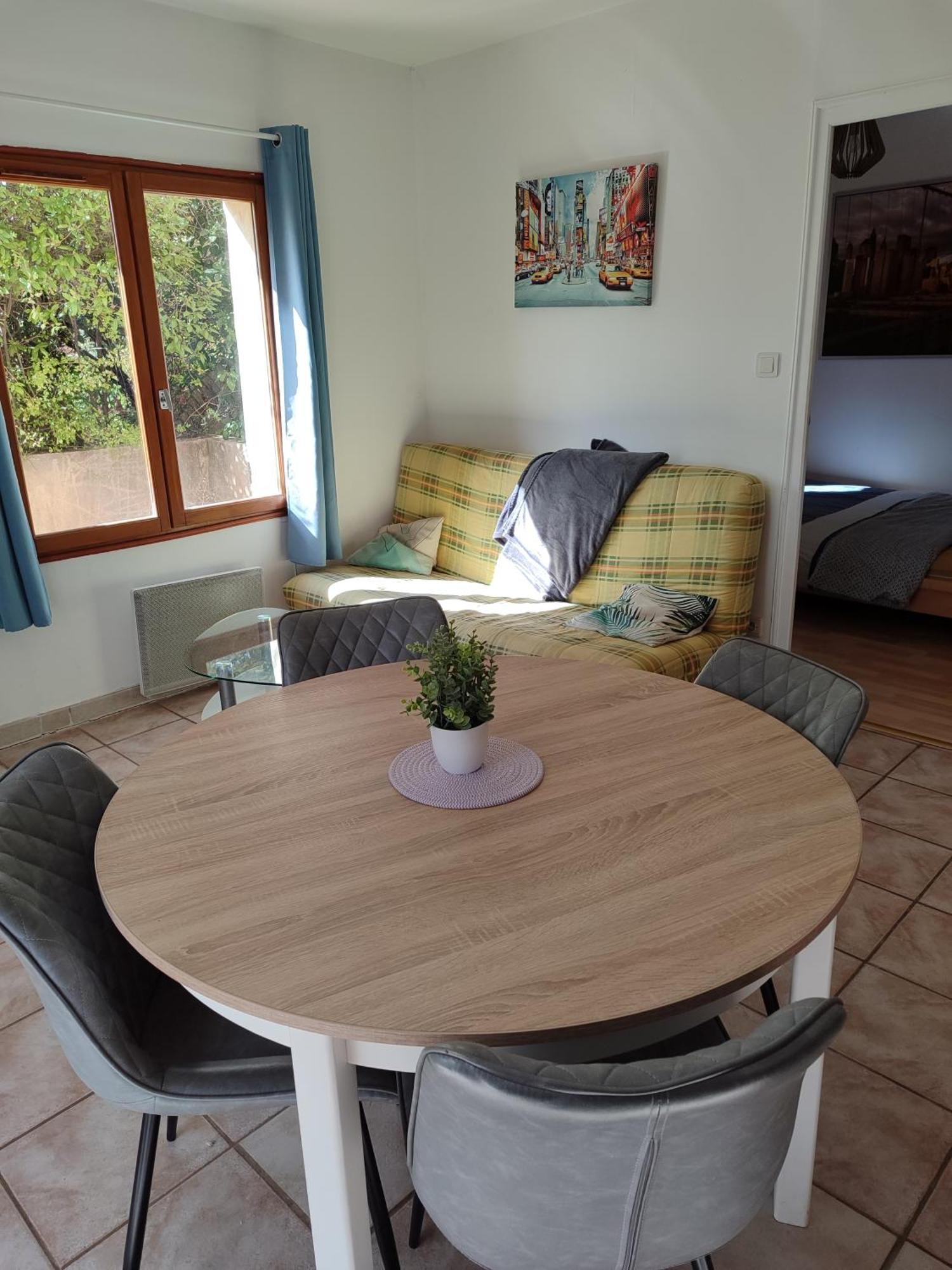T2 En Rez De Chaussee De Villa A Cuers Εξωτερικό φωτογραφία